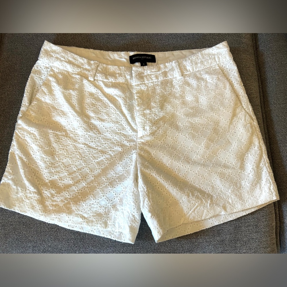 Banana Republic Women's White Eyelet Shorts 5”